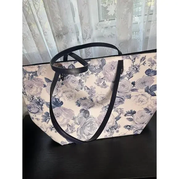 Victoria’s Secret Floral Weekender Tote Bag – NWT - Picture 3 of 7